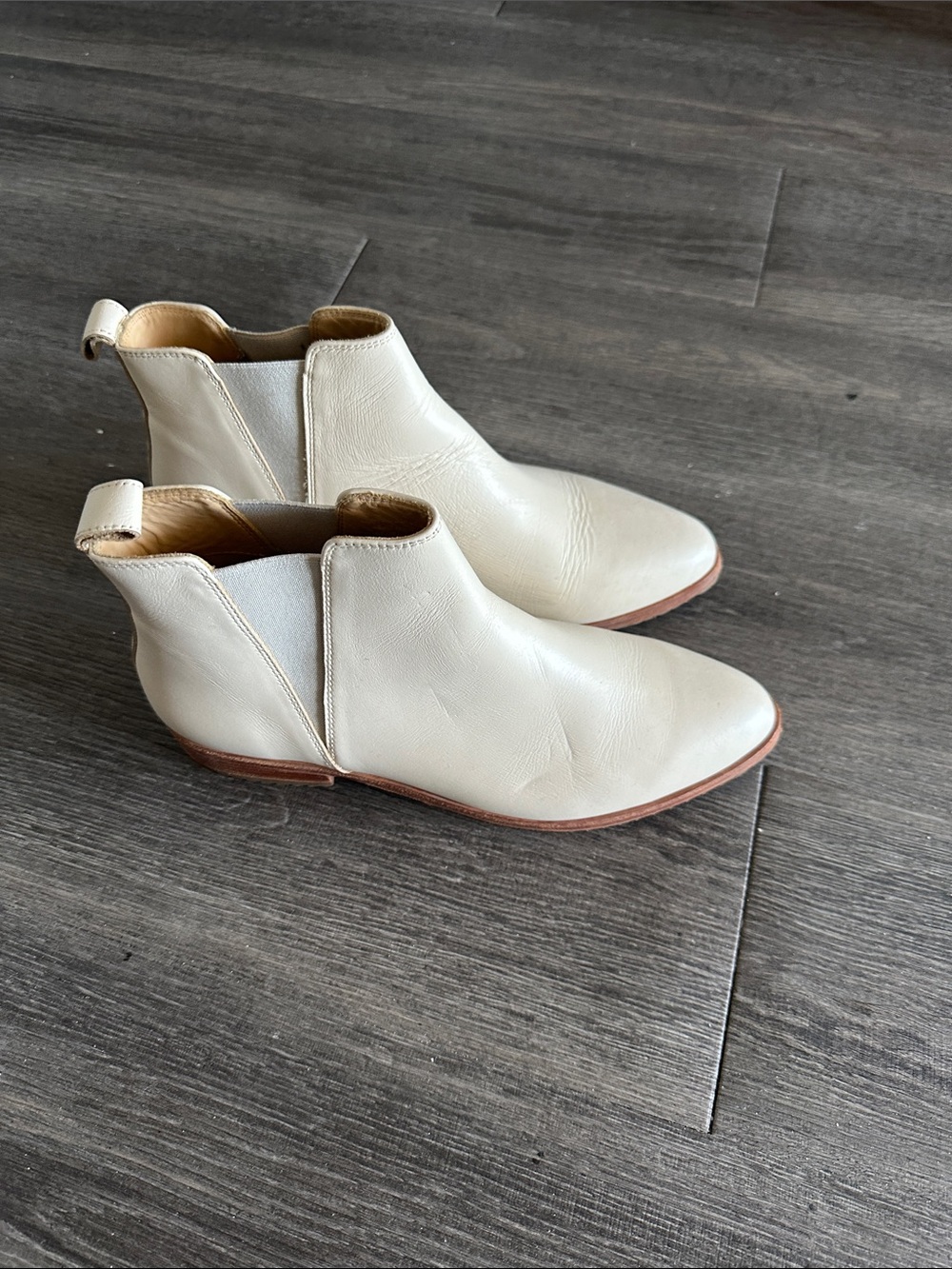 Nisolo Eva Women's Cream Leather Chelsea Ankle Boots